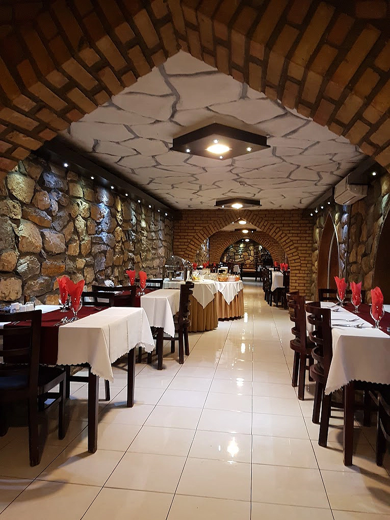 رستوران و کافی شاپ هتل بزرگ ارم کیش